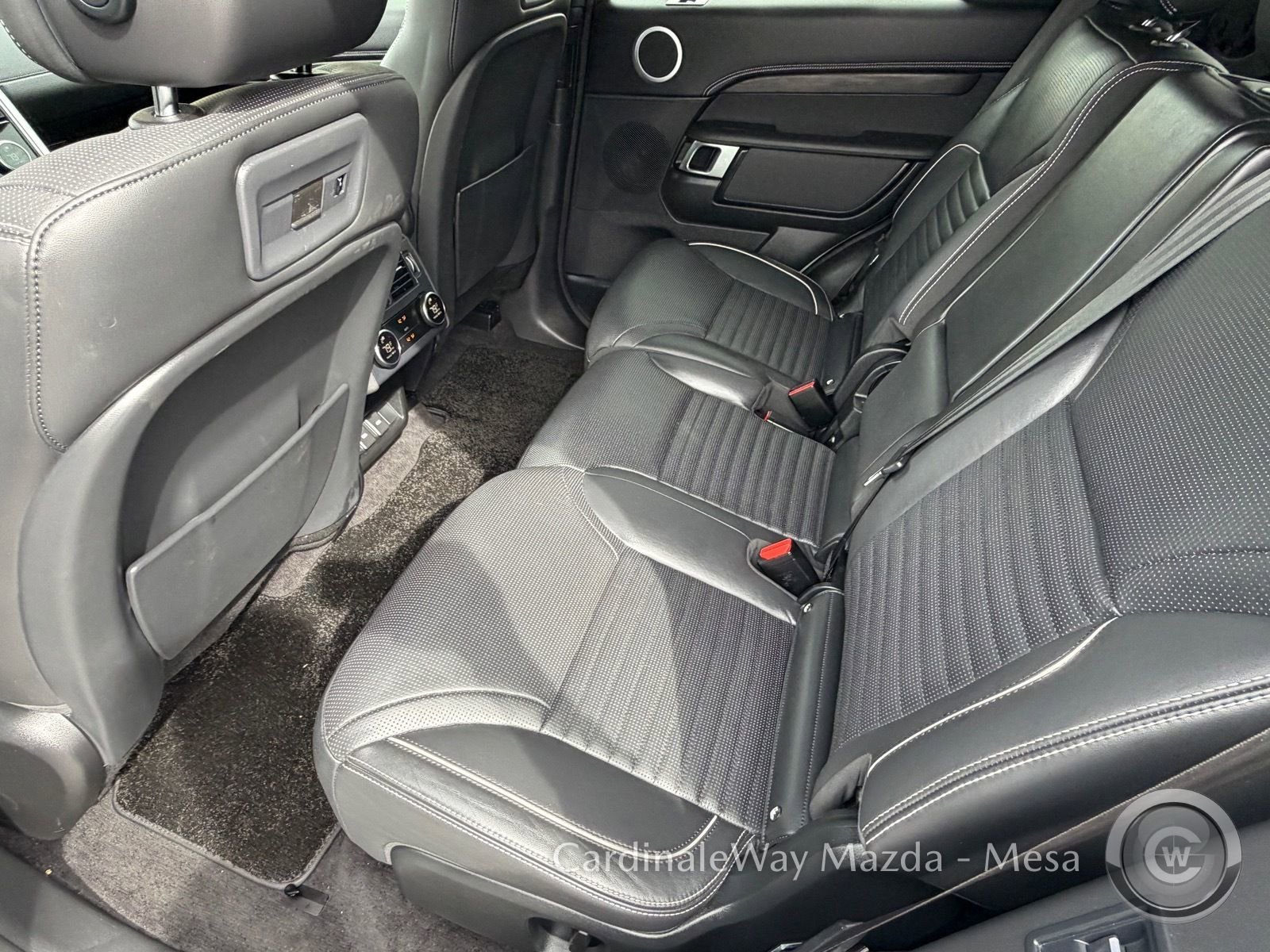 Used 2023 Land Rover Discovery Metropolitan Edition AWD/4WD image 14