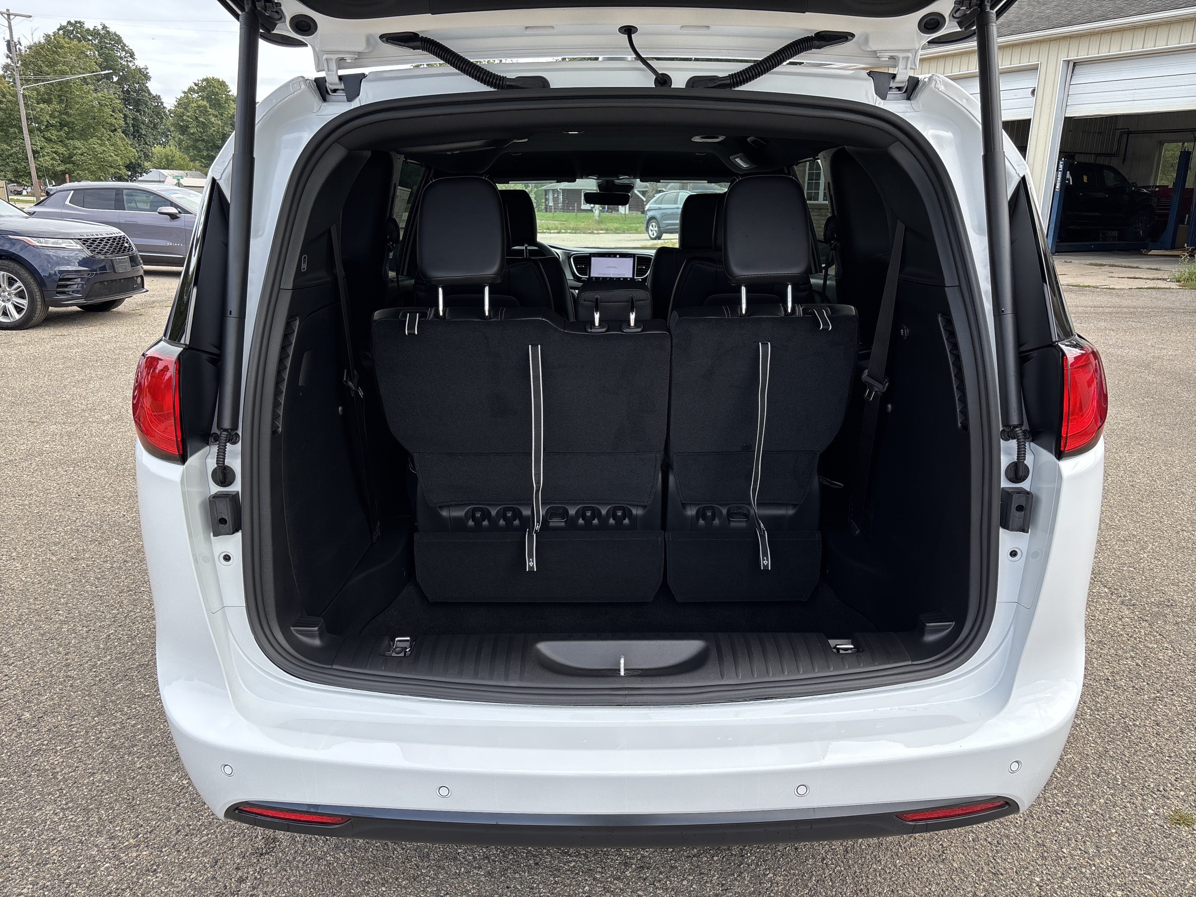 New 2027 Chrysler Pacifica LX FWD image 6