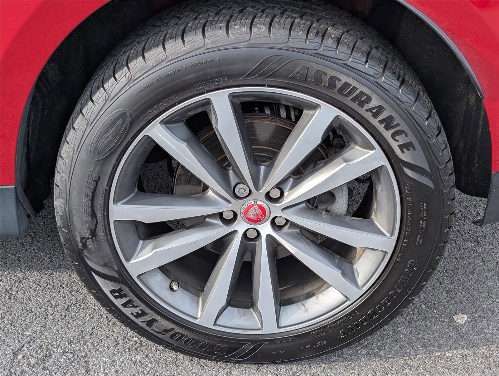 Used 2019 Jaguar F-PACE Prestige image 11