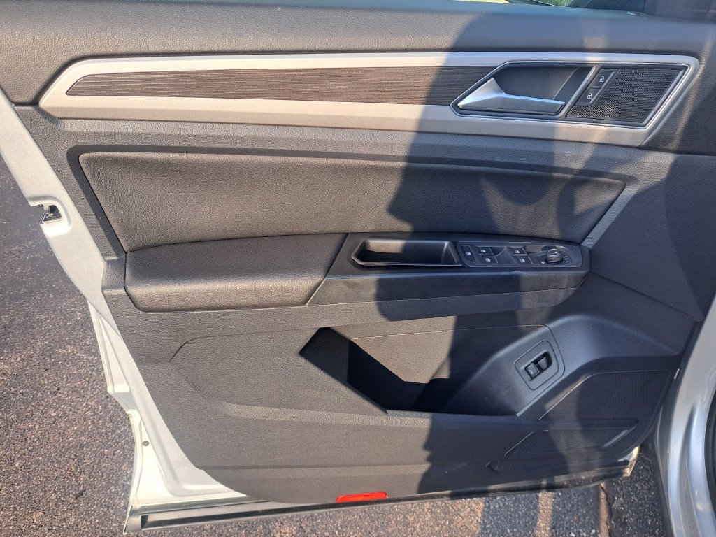 Used 2018 Volkswagen Atlas SEL w/ R-Line Package AWD/4WD image 22