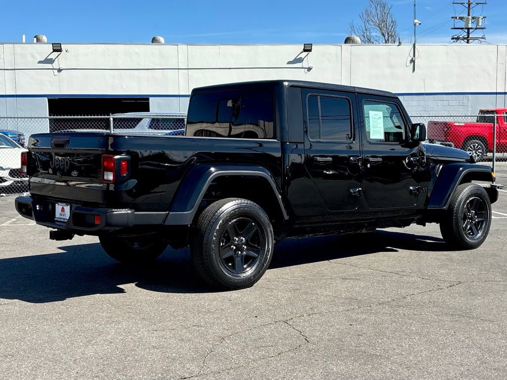 Used 2022 Jeep Gladiator Sport image 4