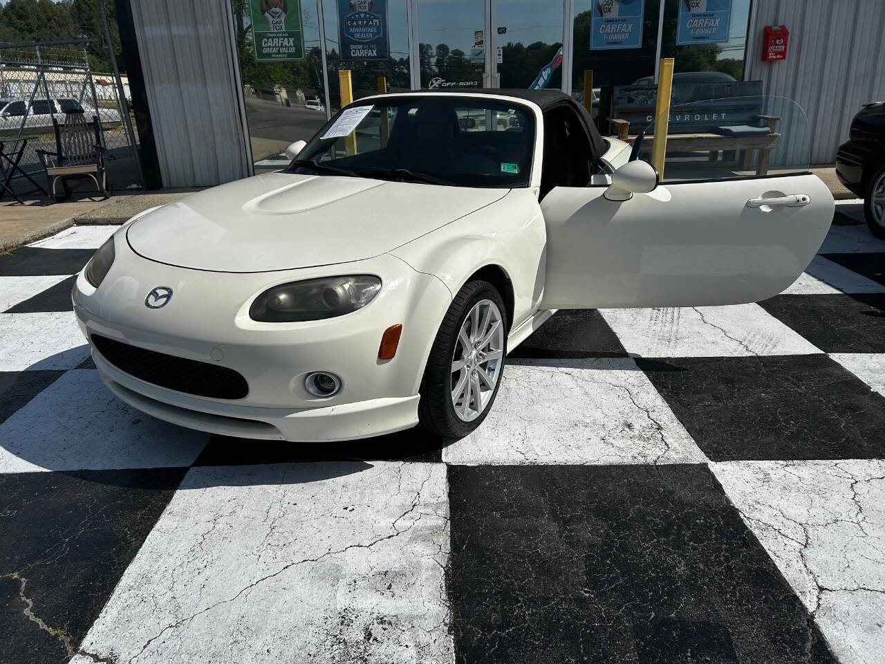 Used 2006 MAZDA MX-5 Miata Grand Touring w/ Premium Pkg RWD image 7