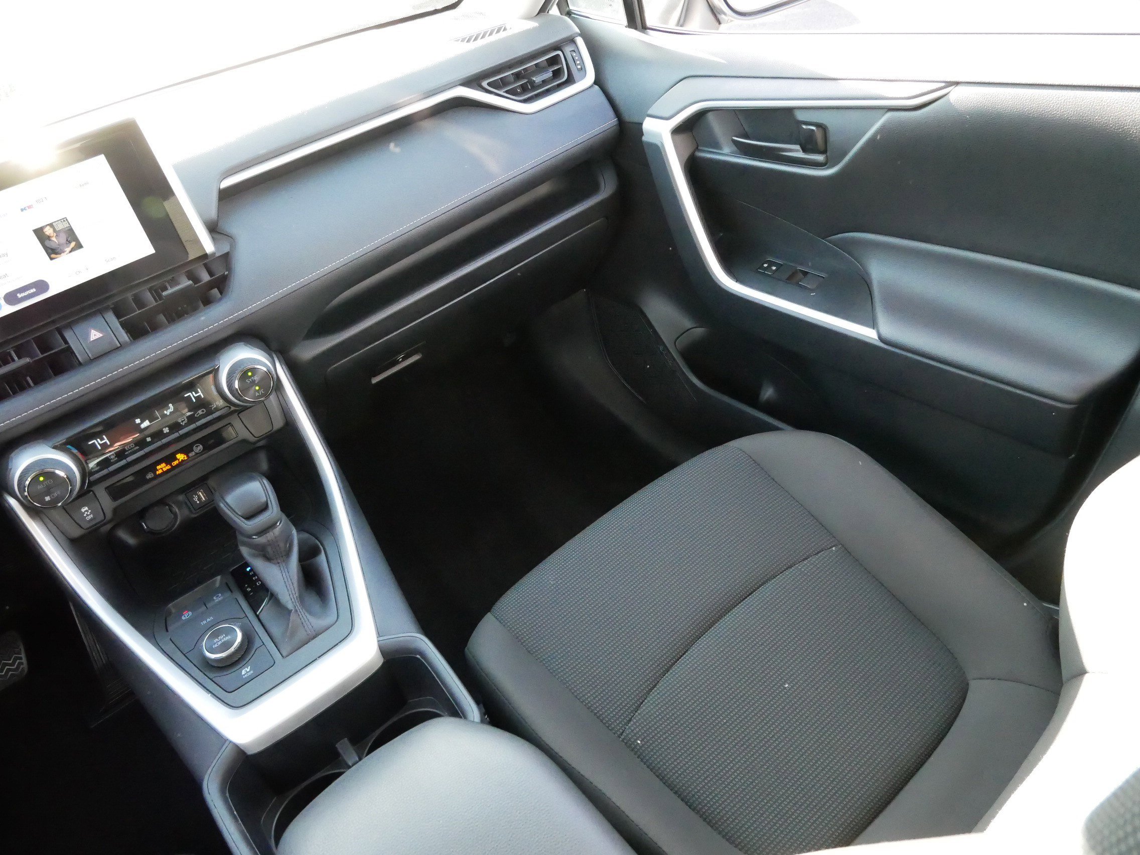 Certified 2025 Toyota RAV4 LE image 39