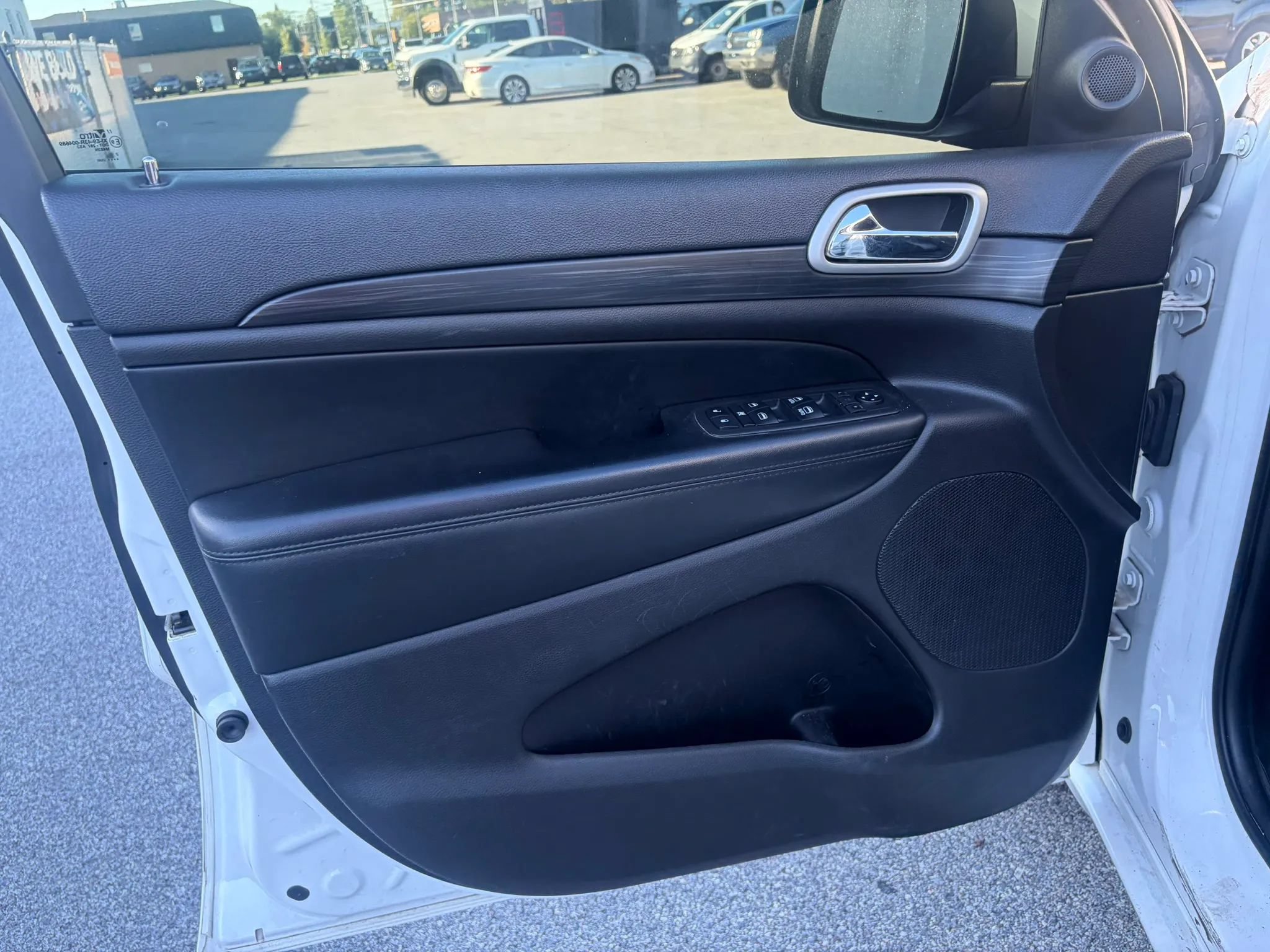Used 2019 Jeep Grand Cherokee Altitude AWD/4WD image 33
