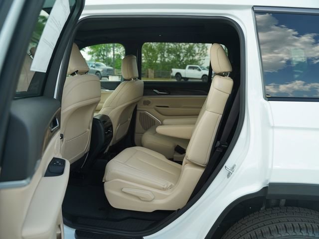 New 2026 Jeep Grand Cherokee L Limited w/ Limited Altitude Package AWD/4WD image 14