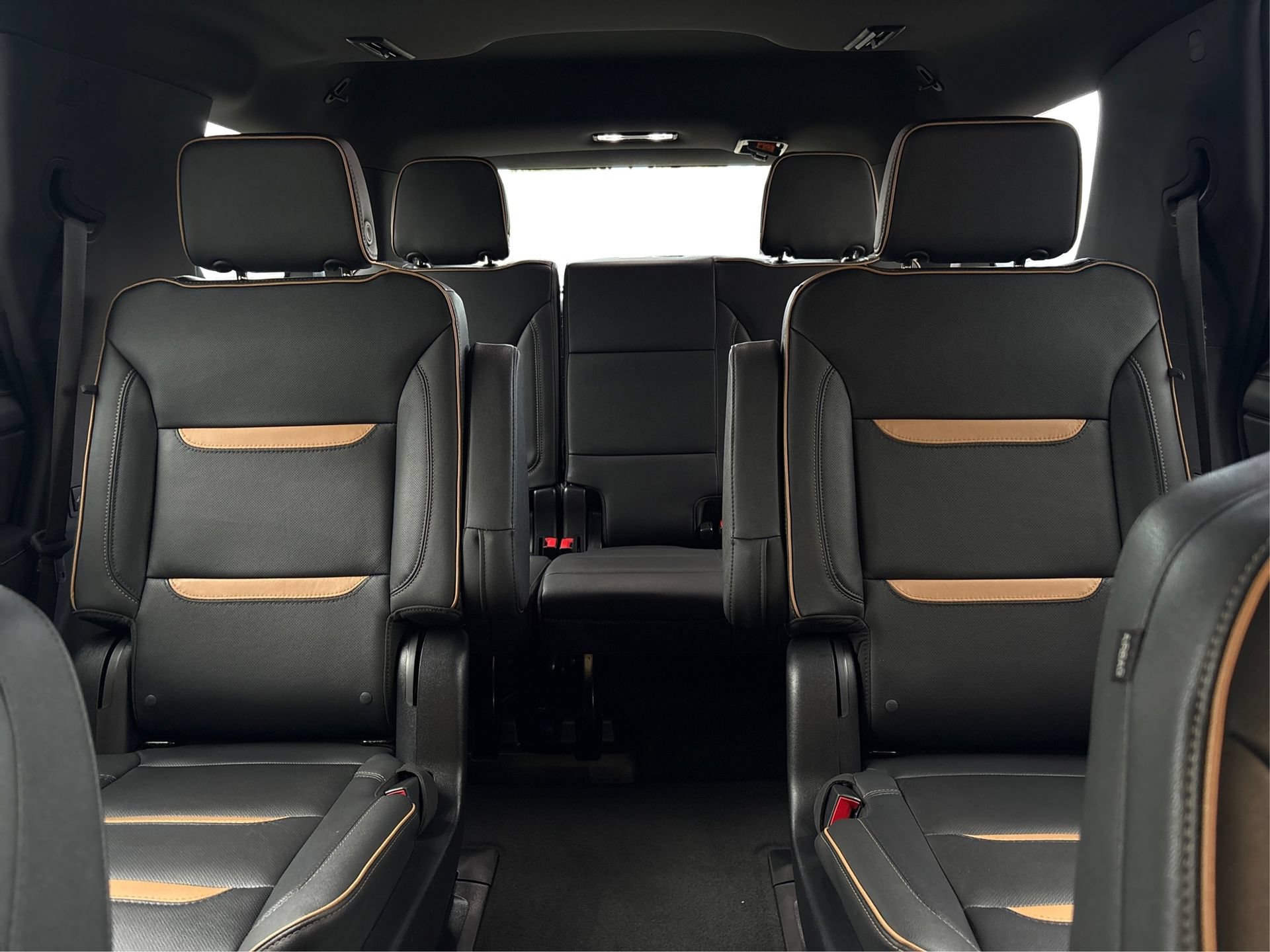 Used 2023 GMC Yukon AT4 w/ Technology Package AWD/4WD image 17