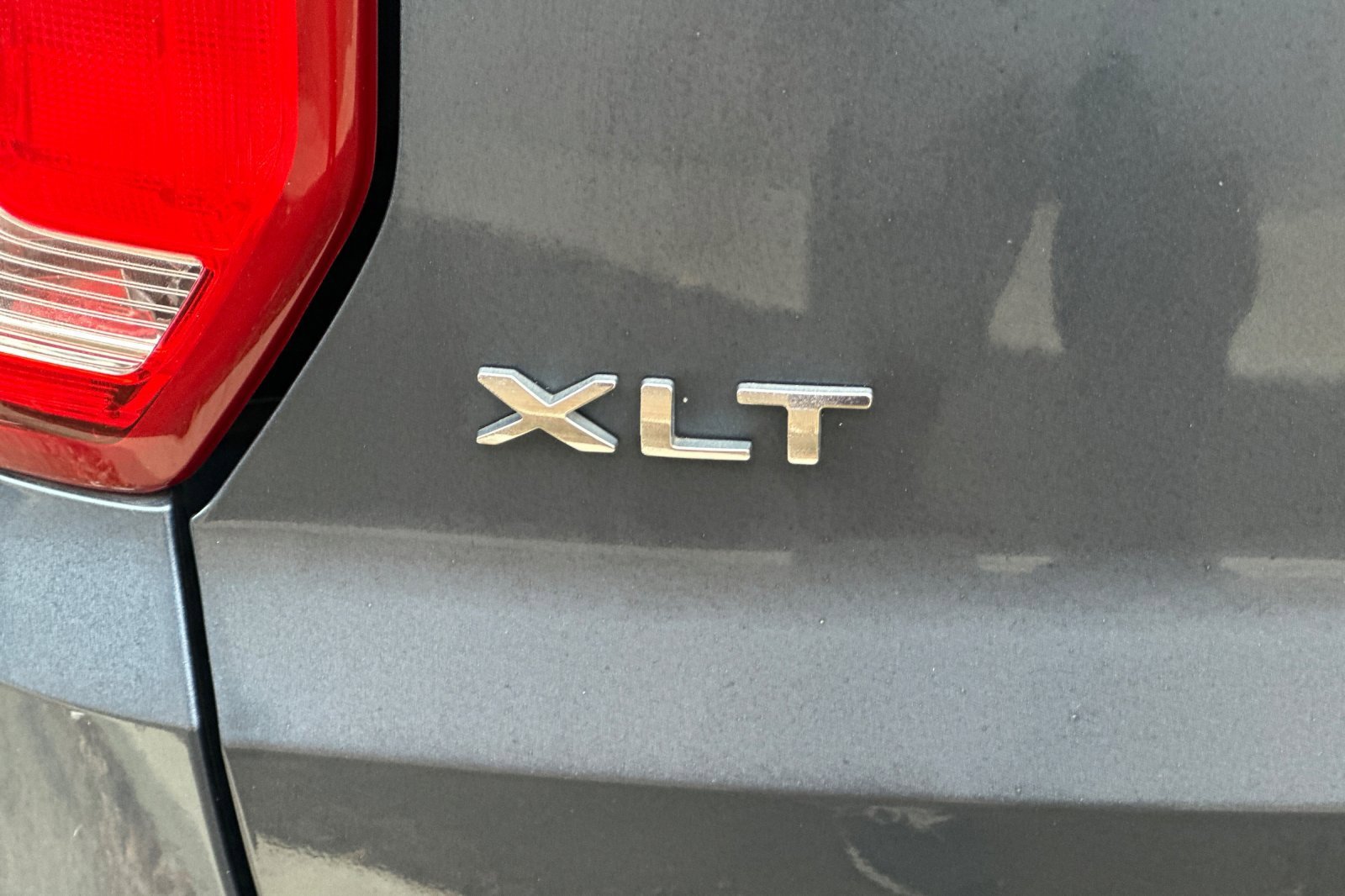 Used 2019 Ford Explorer XLT w/ Equipment Group 201A image 9