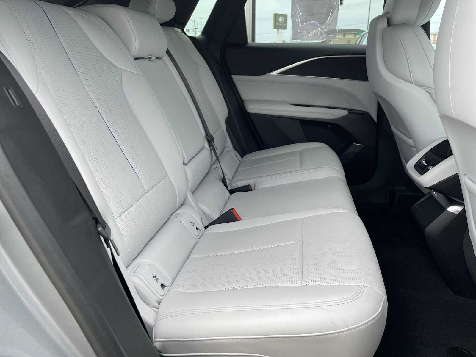 Certified 2024 Cadillac Lyriq Luxury AWD/4WD image 28