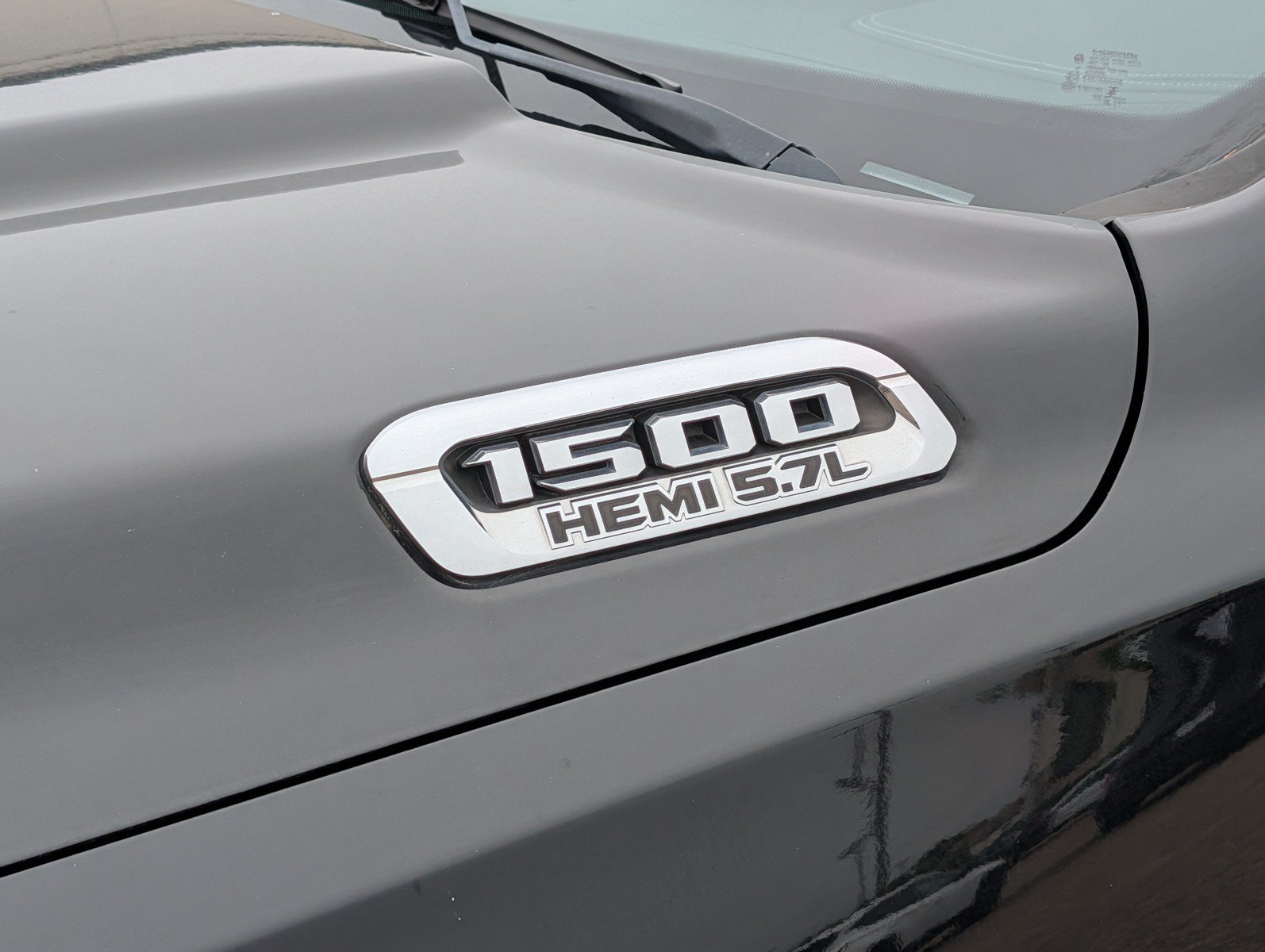 Used 2019 RAM 1500 Laramie AWD/4WD image 10