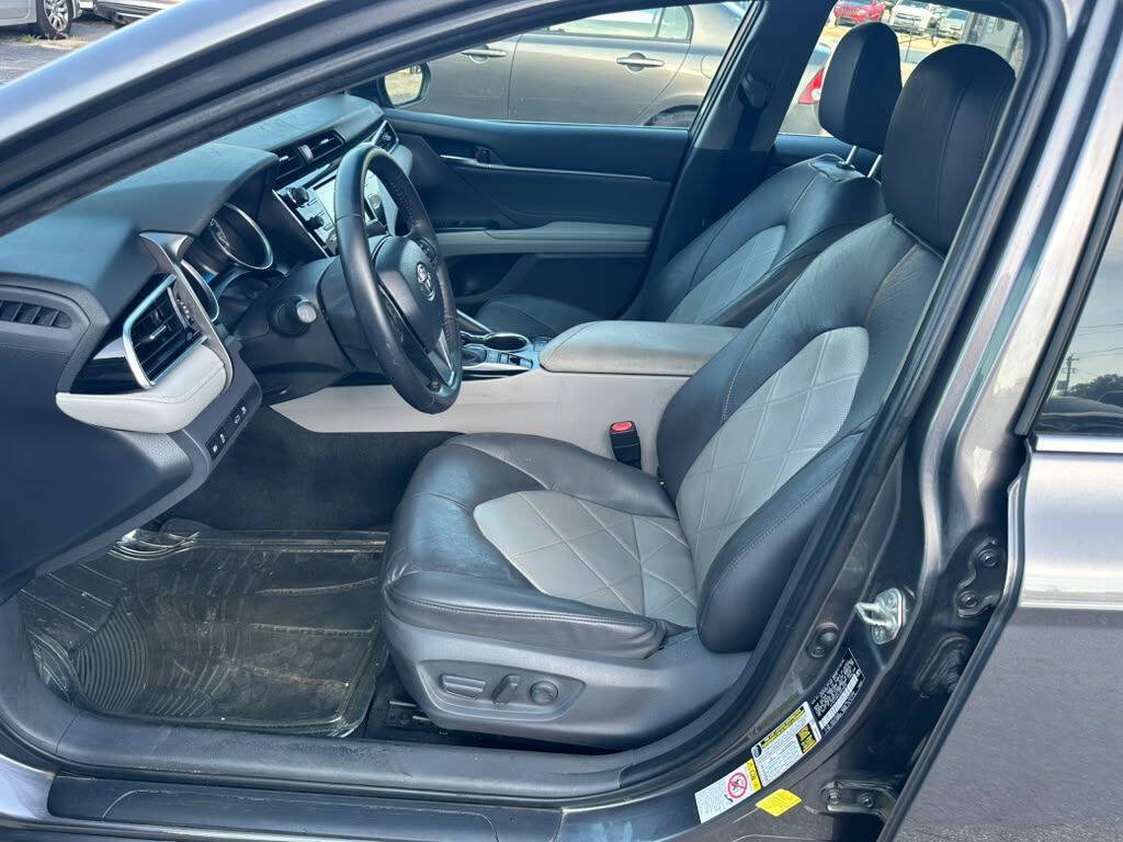Used 2018 Toyota Camry XLE FWD image 10