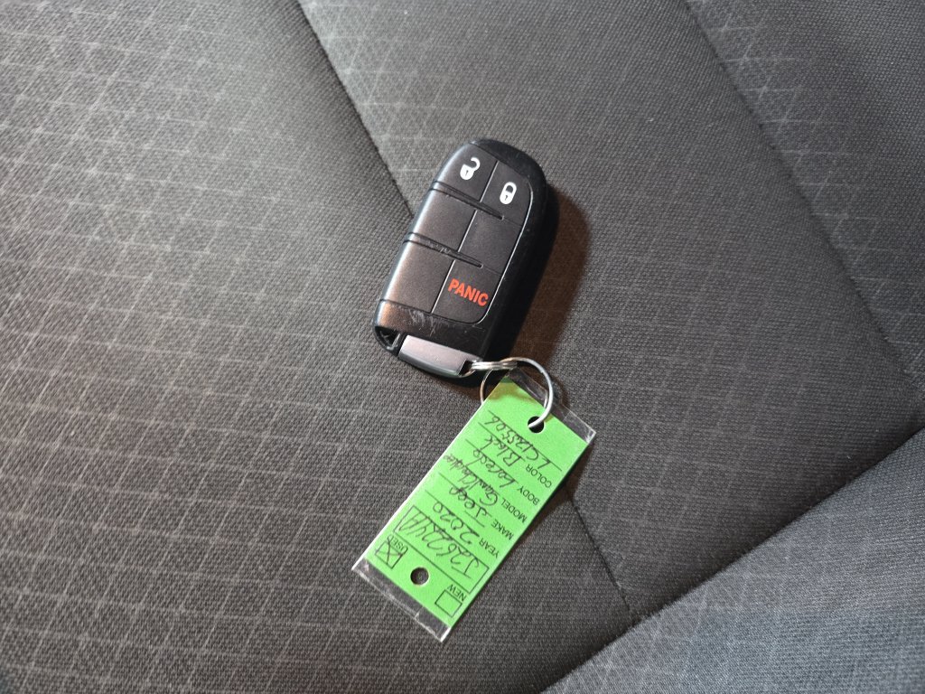 Used 2020 Jeep Grand Cherokee Laredo AWD/4WD image 33