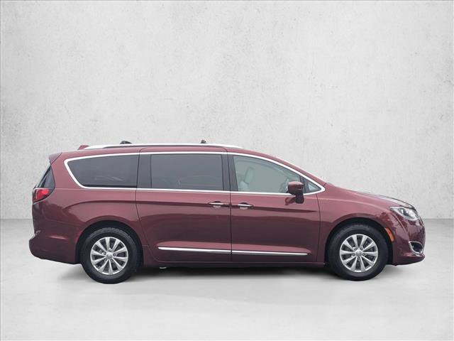 Used 2018 Chrysler Pacifica Touring-L w/ Advanced Safetytec Group FWD image 4