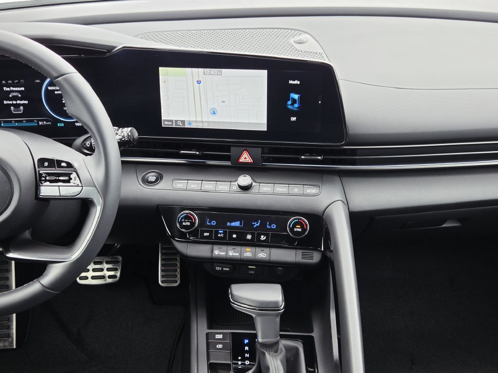 Used 2025 Hyundai Elantra SEL FWD image 34