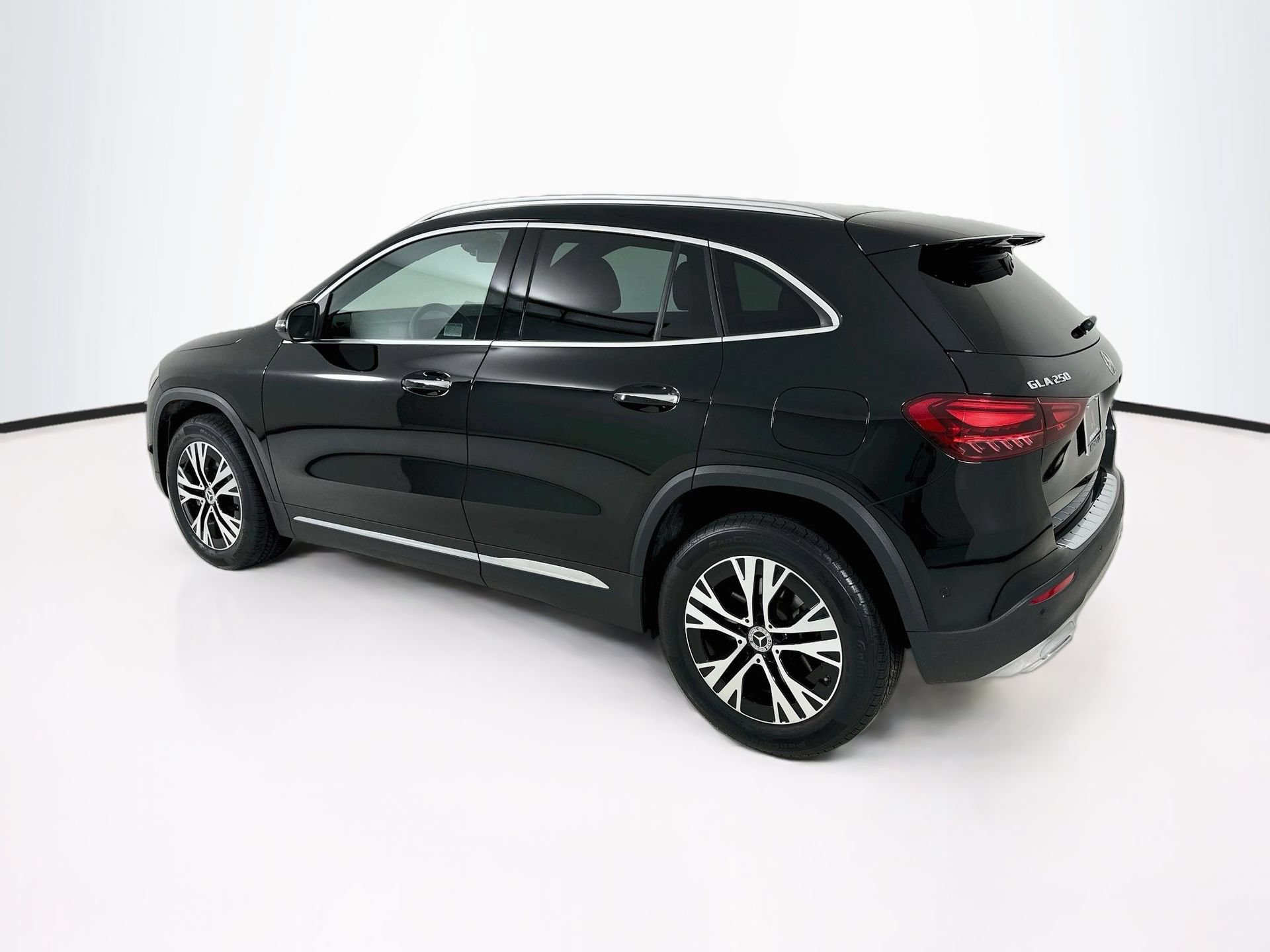 Used 2025 Mercedes-Benz GLA 250 image 6