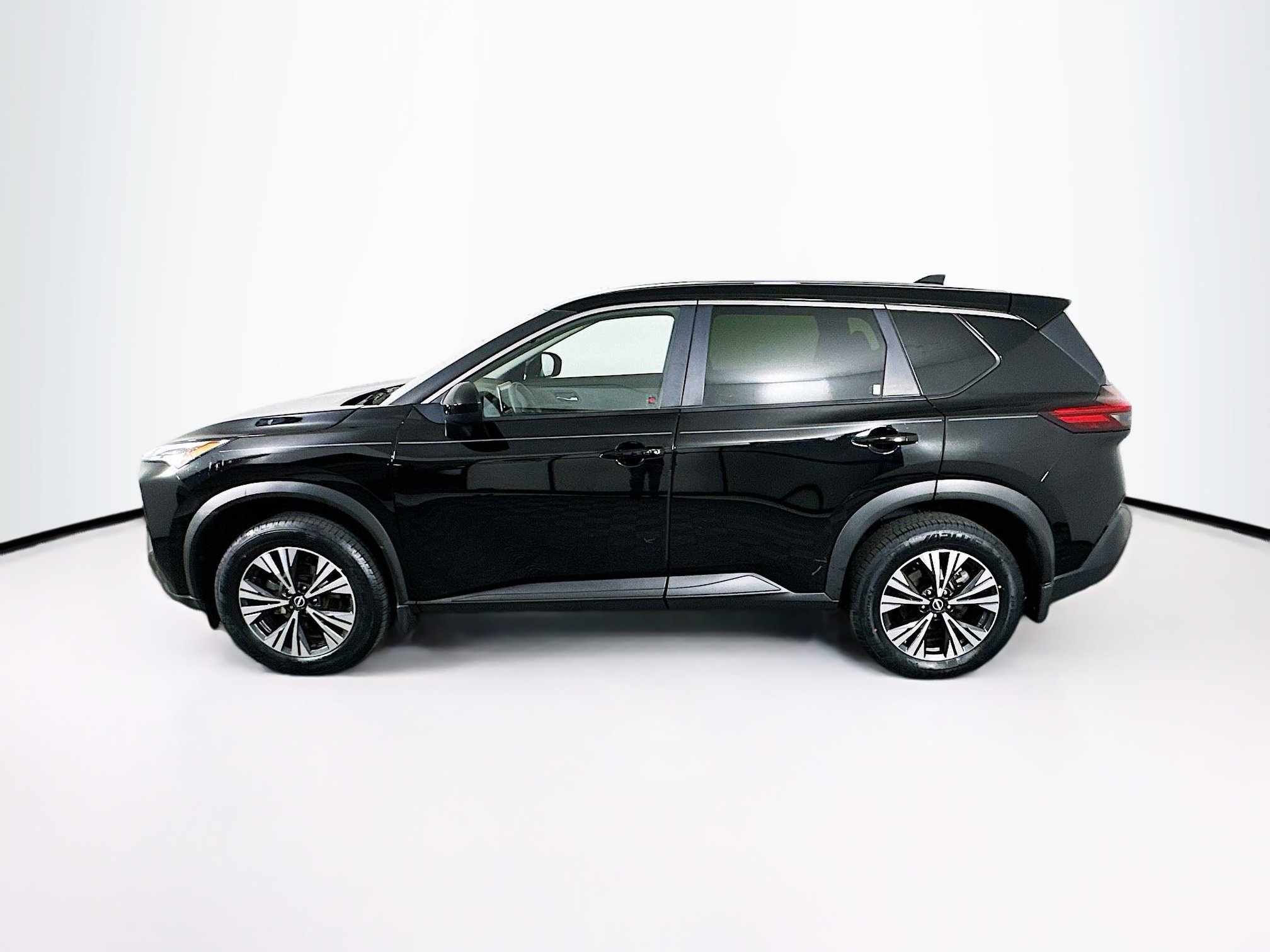 Used 2023 Nissan Rogue SV image 4