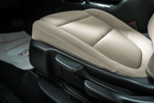 Used 2023 Chevrolet Traverse LS image 31