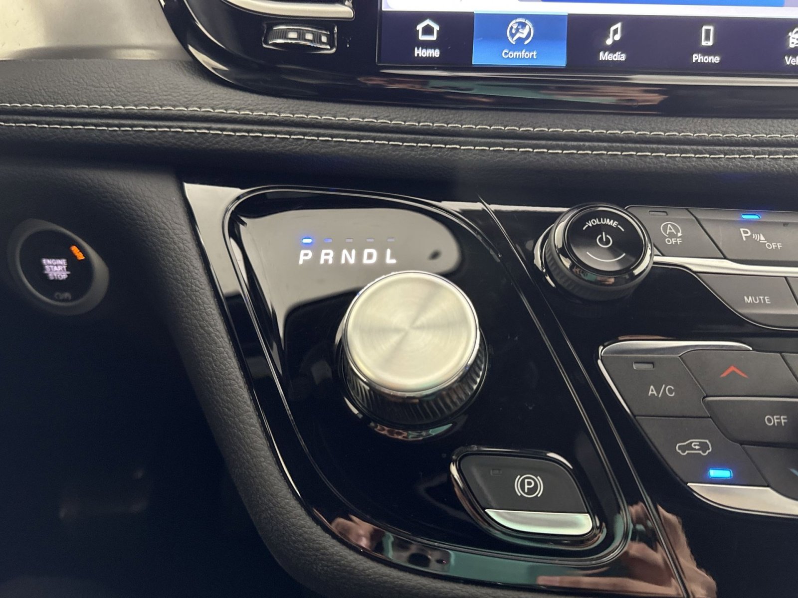 Used 2025 Chrysler Pacifica Select image 21