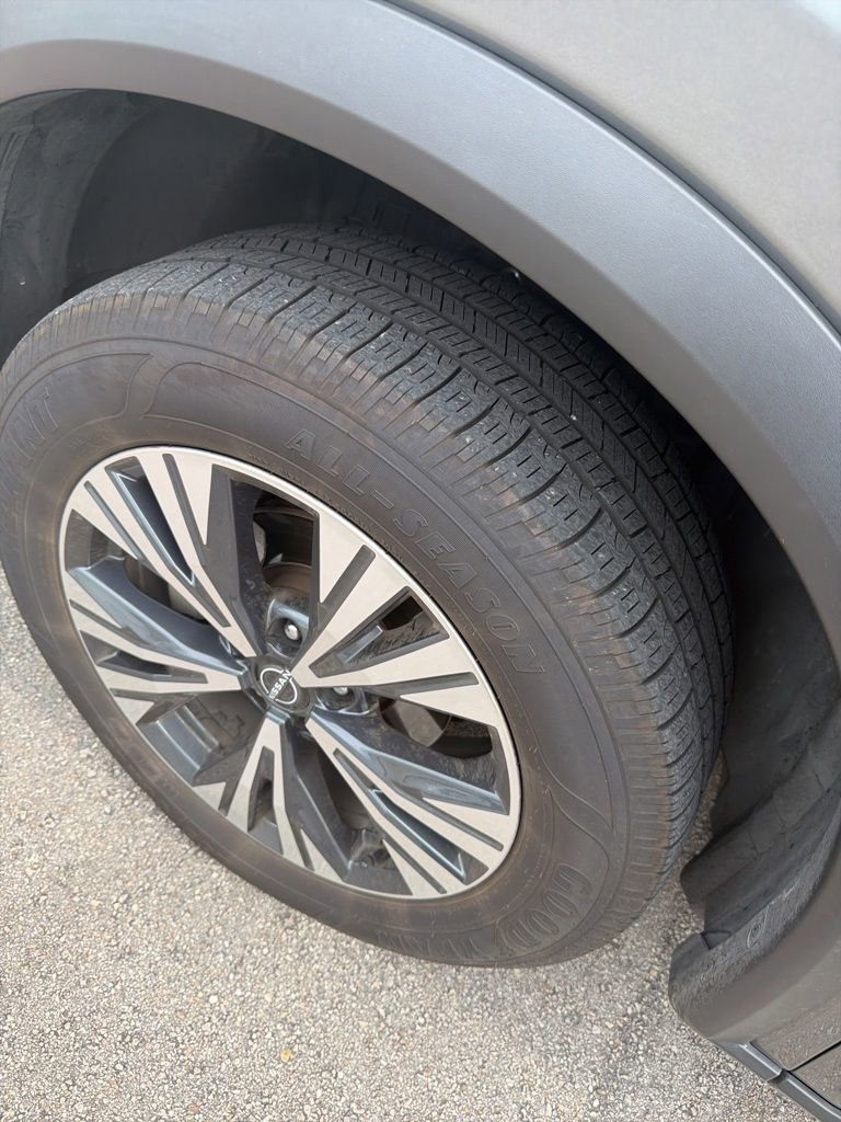 Used 2023 Nissan Rogue SV FWD image 11