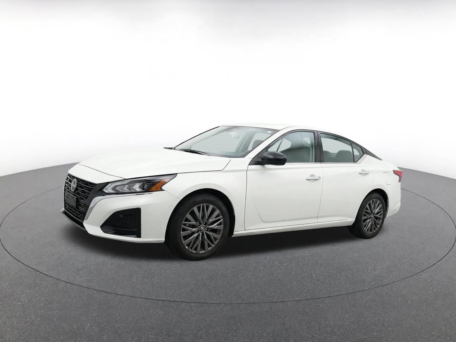 Used 2025 Nissan Altima 2.5 SV FWD image 3