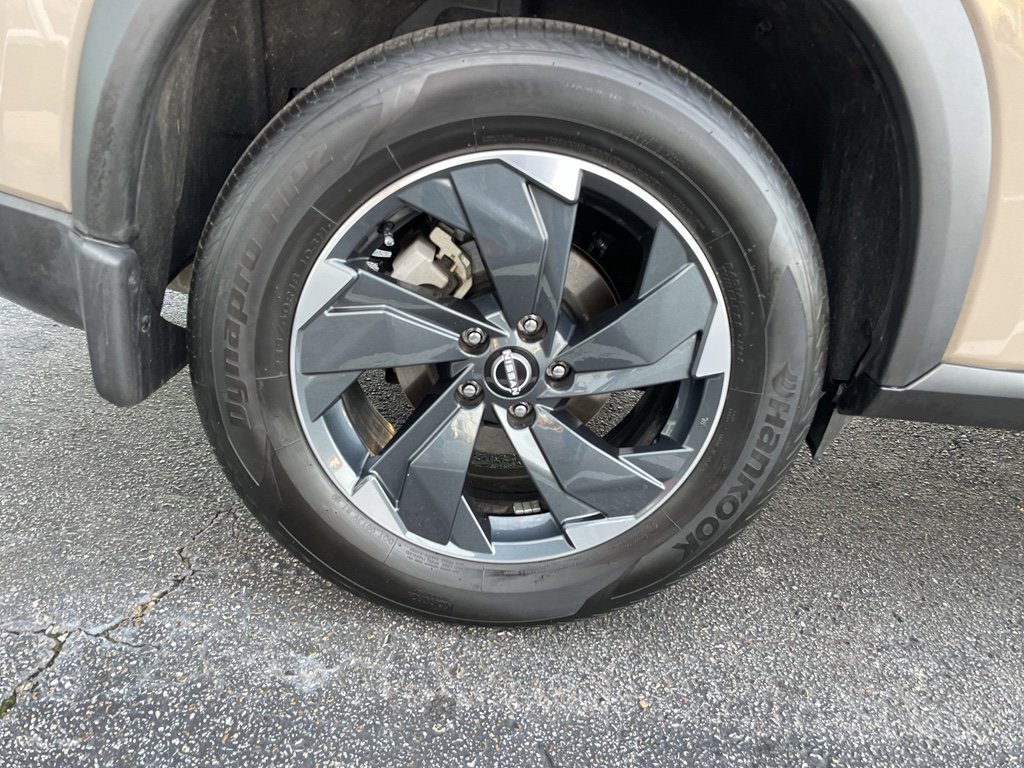 Certified 2025 Nissan Rogue SV image 25