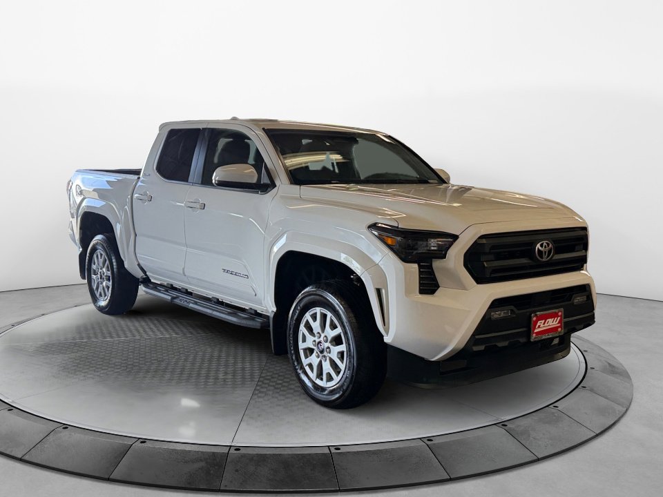 Used 2025 Toyota Tacoma SR5 AWD/4WD image 1