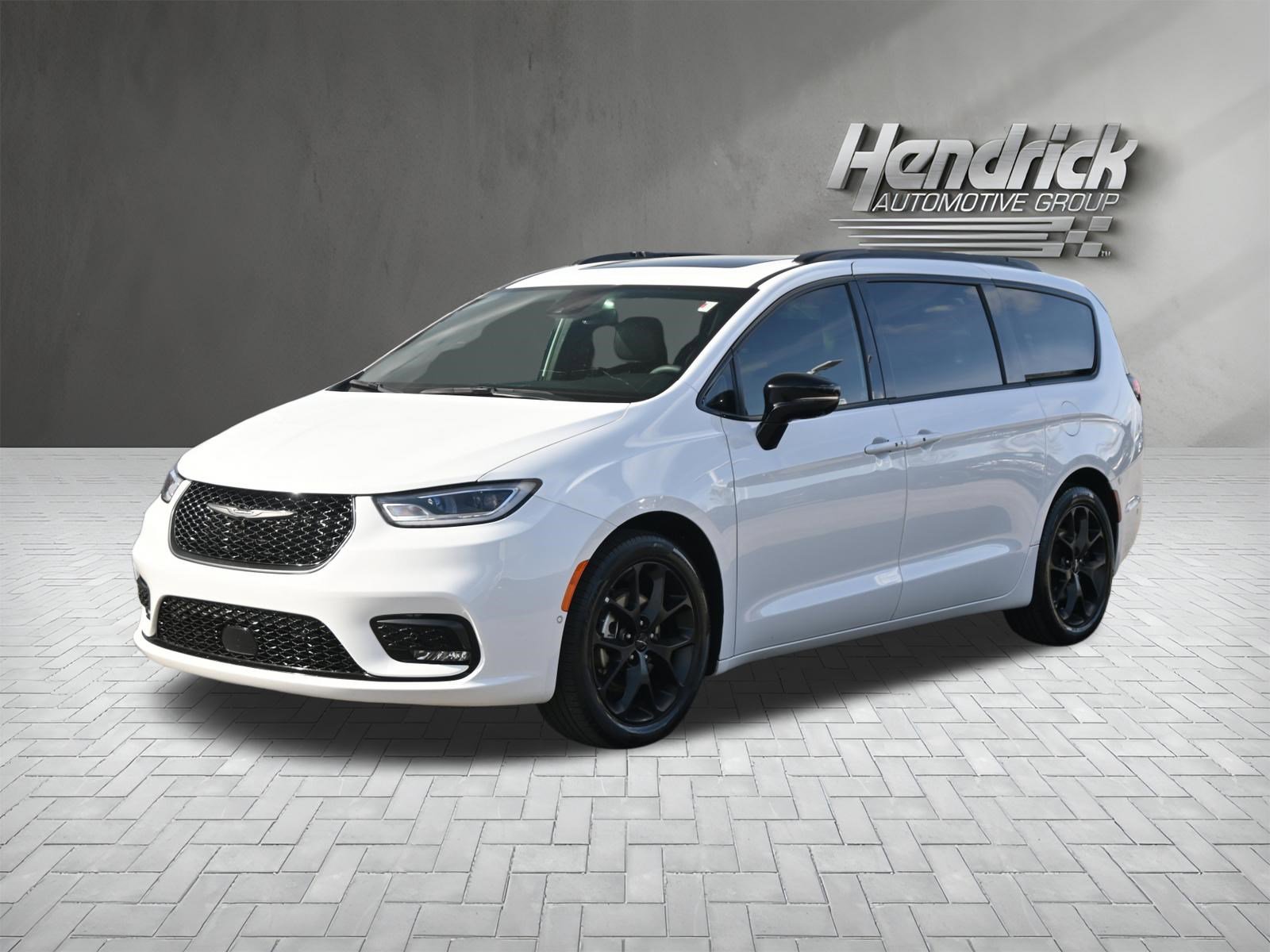 Used 2024 Chrysler Pacifica Limited w/ S Appearance Package FWD image 8