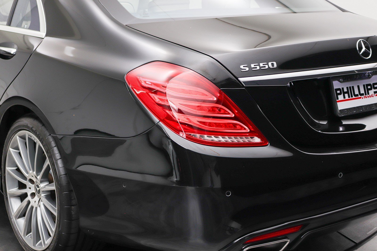 Used 2017 Mercedes-Benz S 550 Sedan image 11
