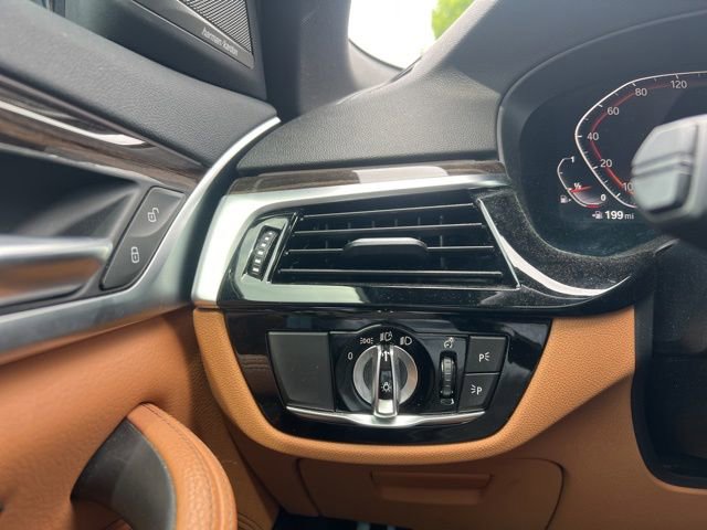 Used 2021 BMW 540i w/ M Sport Package RWD image 25