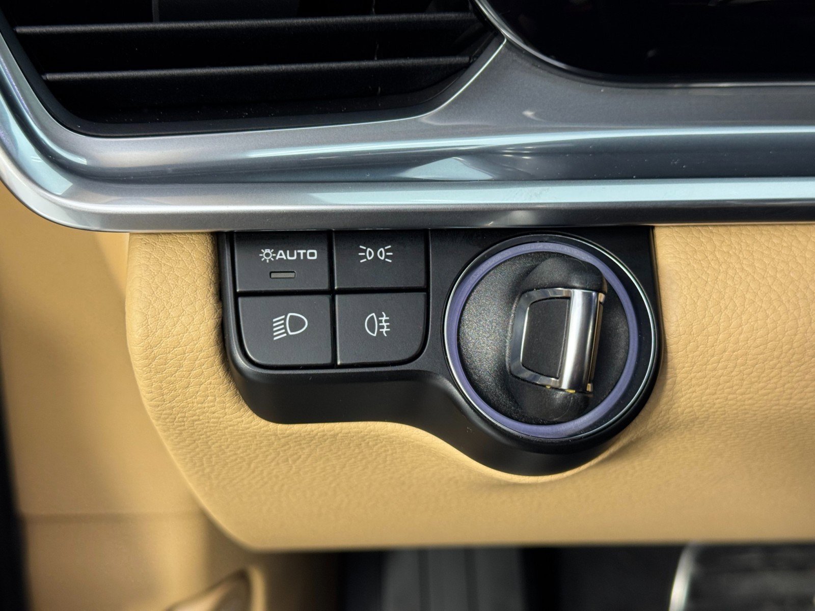 Used 2023 Porsche Panamera 4 image 19