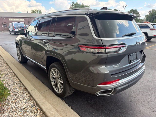 Used 2023 Jeep Grand Cherokee L Summit w/ Luxury Tech Group V AWD/4WD image 11