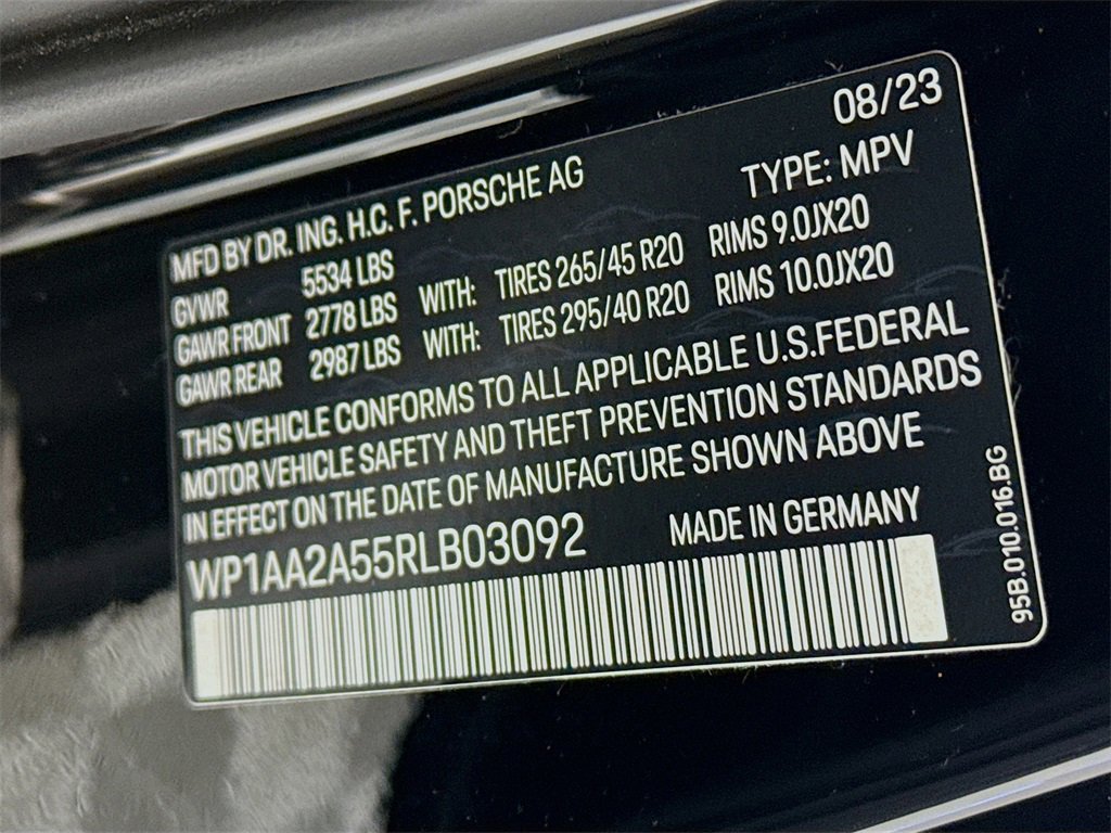 Used 2024 Porsche Macan image 32