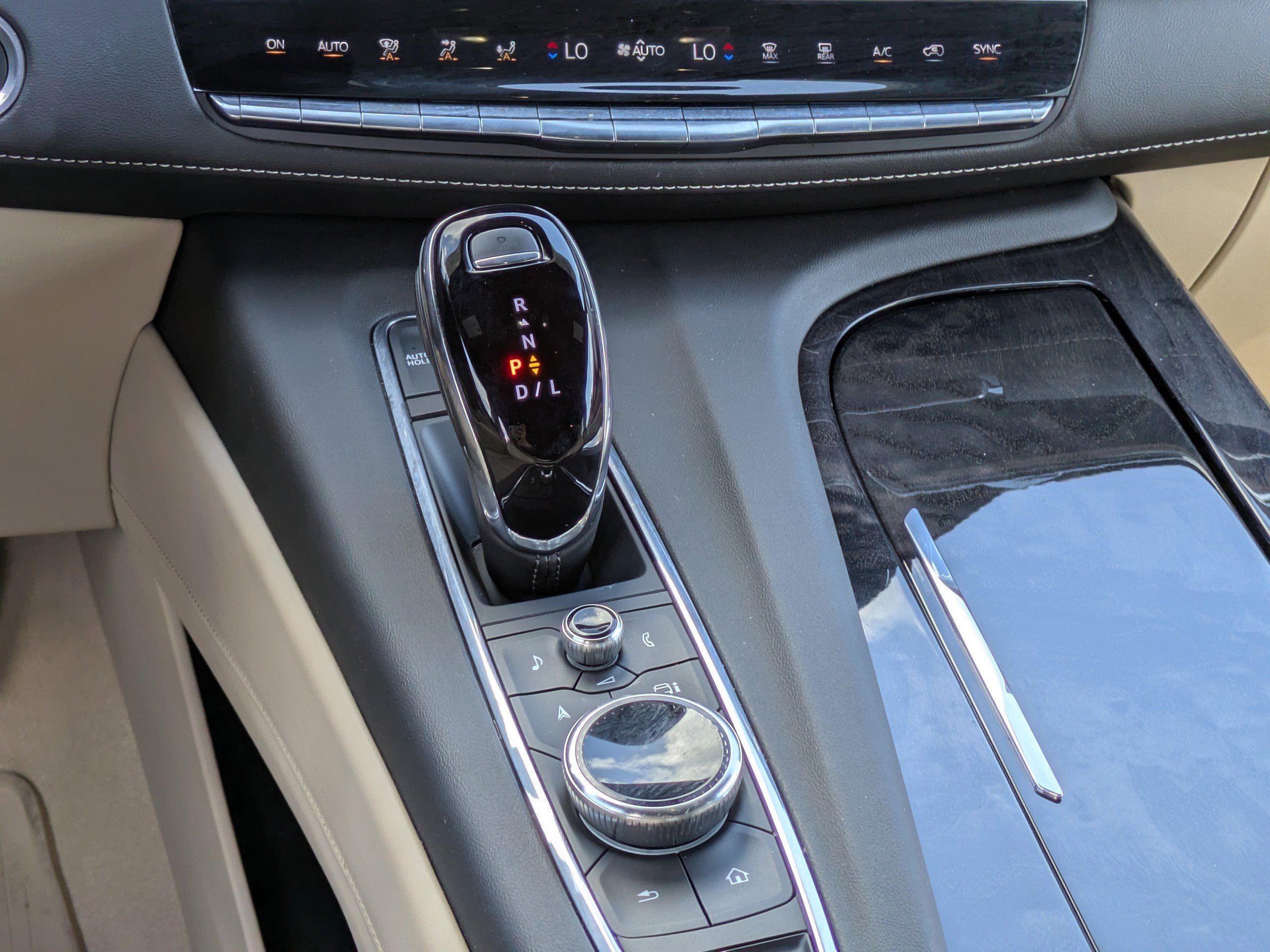 Certified 2023 Cadillac Escalade Premium Luxury image 18