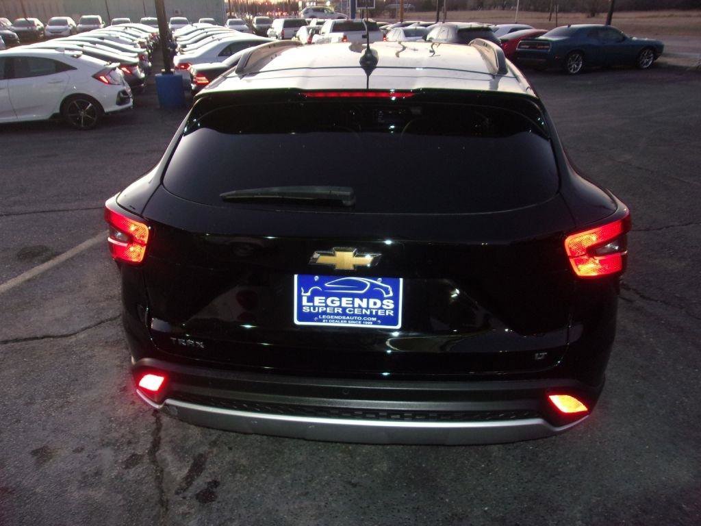 Used 2025 Chevrolet Trax LT w/ Driver Confidence Package image 5