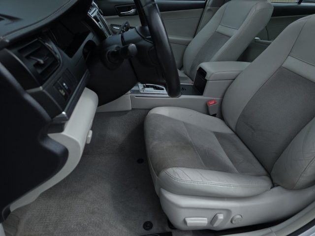 Used 2014 Toyota Camry XLE w/ Leather Package FWD image 14