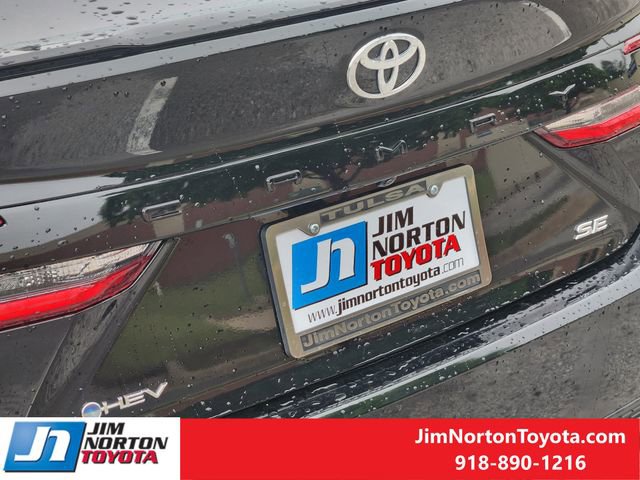 Used 2025 Toyota Camry SE FWD image 11