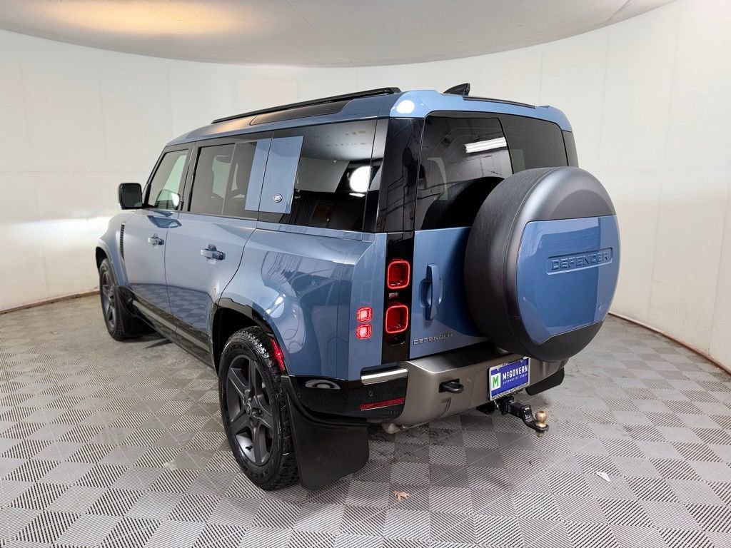 Used 2024 Land Rover Defender 110 X-Dynamic SE image 4