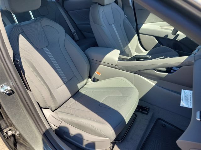 New 2026 Hyundai Elantra SE FWD image 21