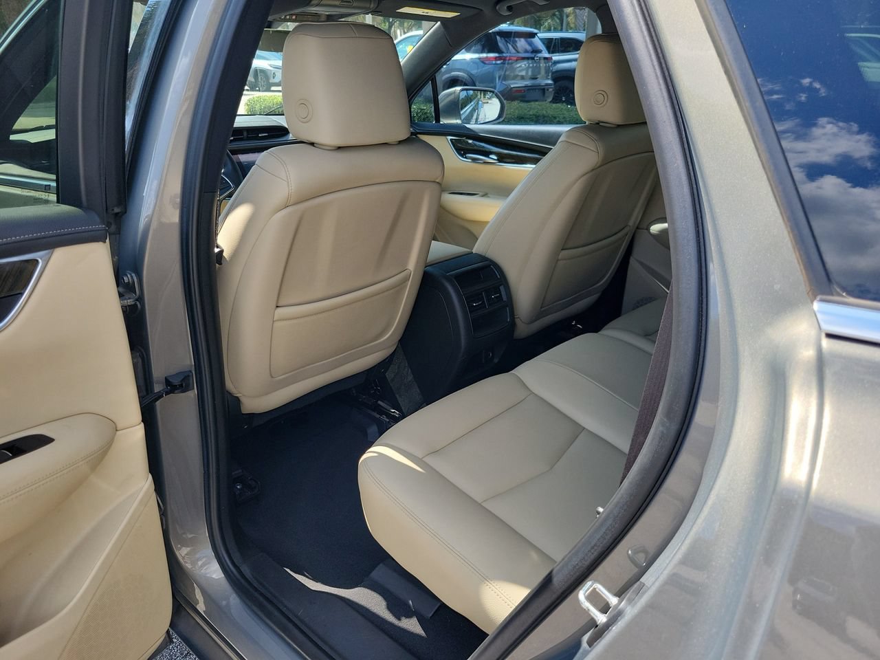Used 2019 Cadillac XT5 FWD image 10