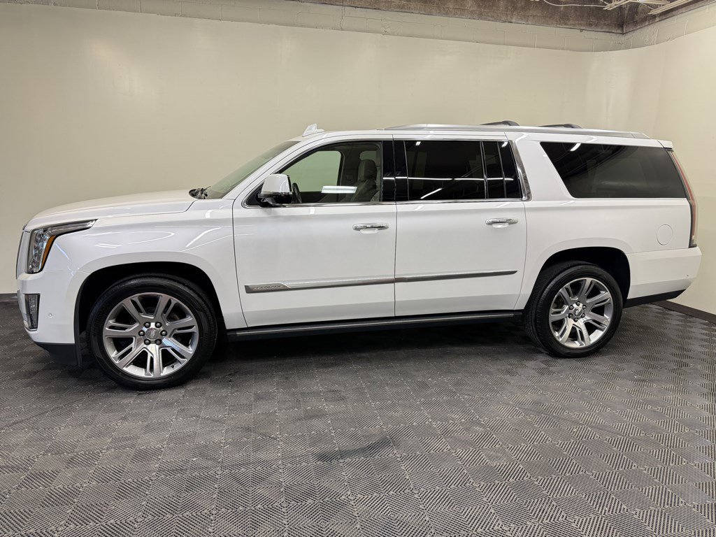 Used 2017 Cadillac Escalade ESV Premium Luxury AWD/4WD image 4
