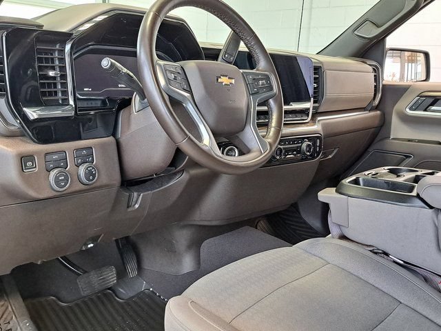 Used 2025 Chevrolet Silverado 1500 LT AWD/4WD image 9