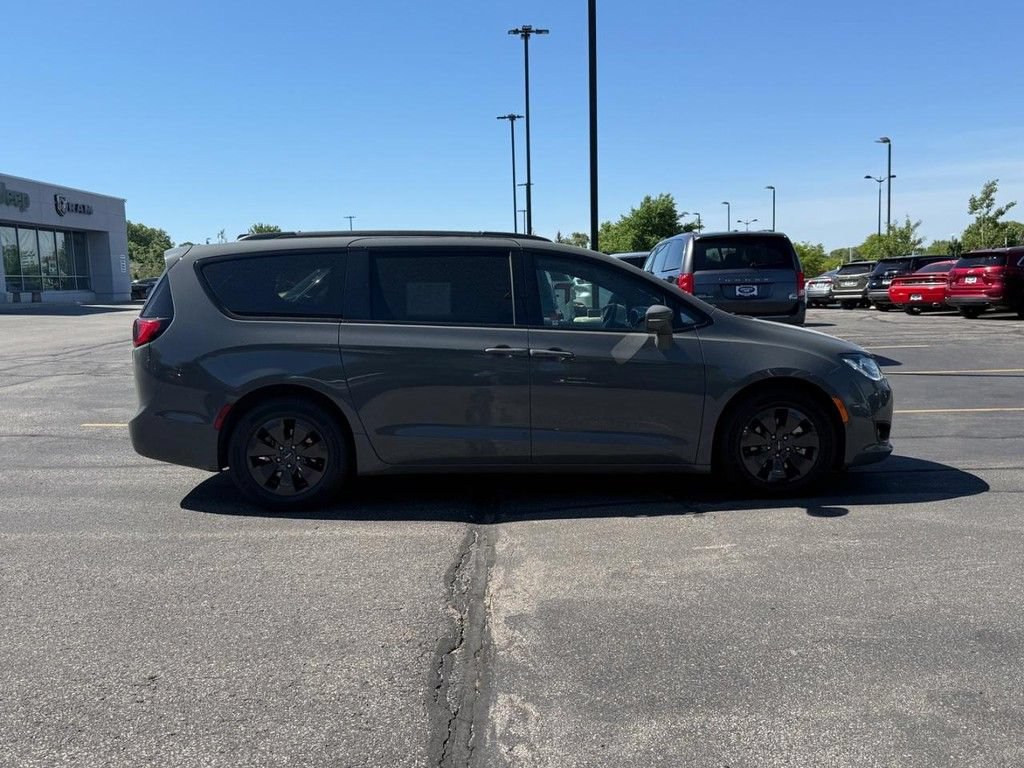 Used 2020 Chrysler Pacifica Limited w/ Advanced Safetytec Group FWD image 2