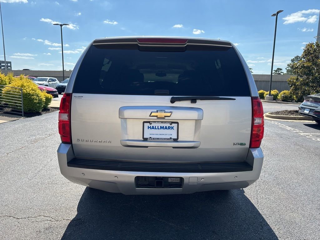 Used 2011 Chevrolet Suburban LT RWD image 6