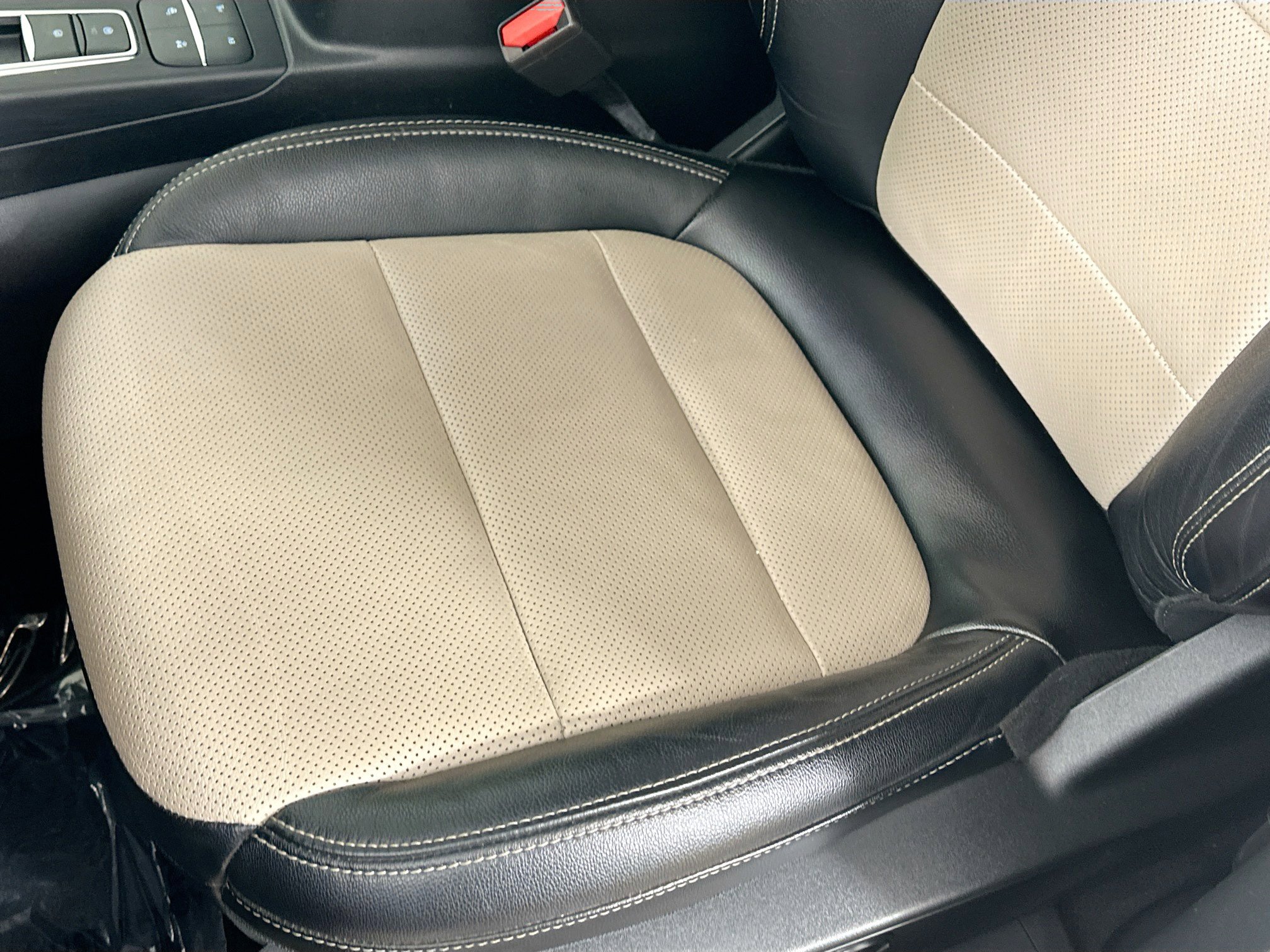 Used 2022 Ford Escape Titanium w/ Titanium Premium Package image 26