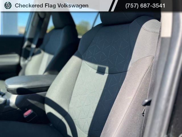 Used 2024 Toyota RAV4 XLE AWD/4WD image 21