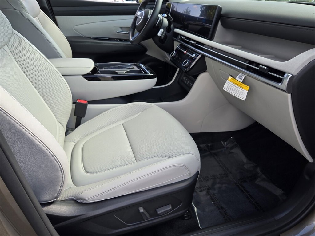 Certified 2025 Hyundai Tucson Limited image 16