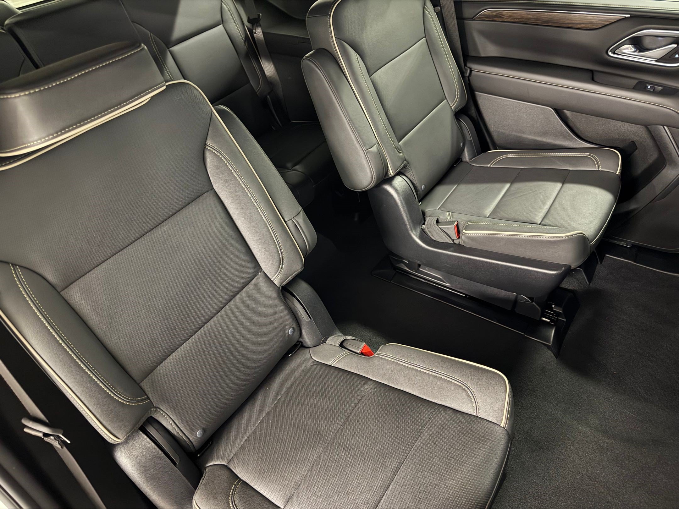 Used 2024 Chevrolet Tahoe Premier w/ Advanced Technology Package AWD/4WD image 31