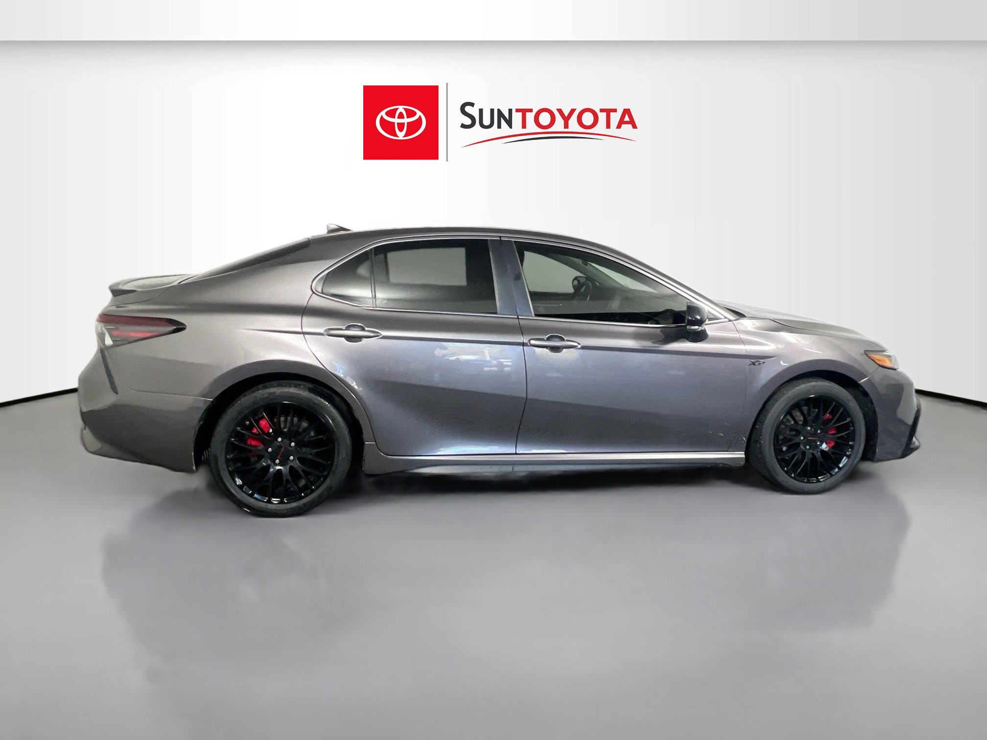 Used 2023 Toyota Camry SE image 2