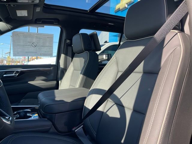 New 2026 Chevrolet Suburban Premier AWD/4WD image 17