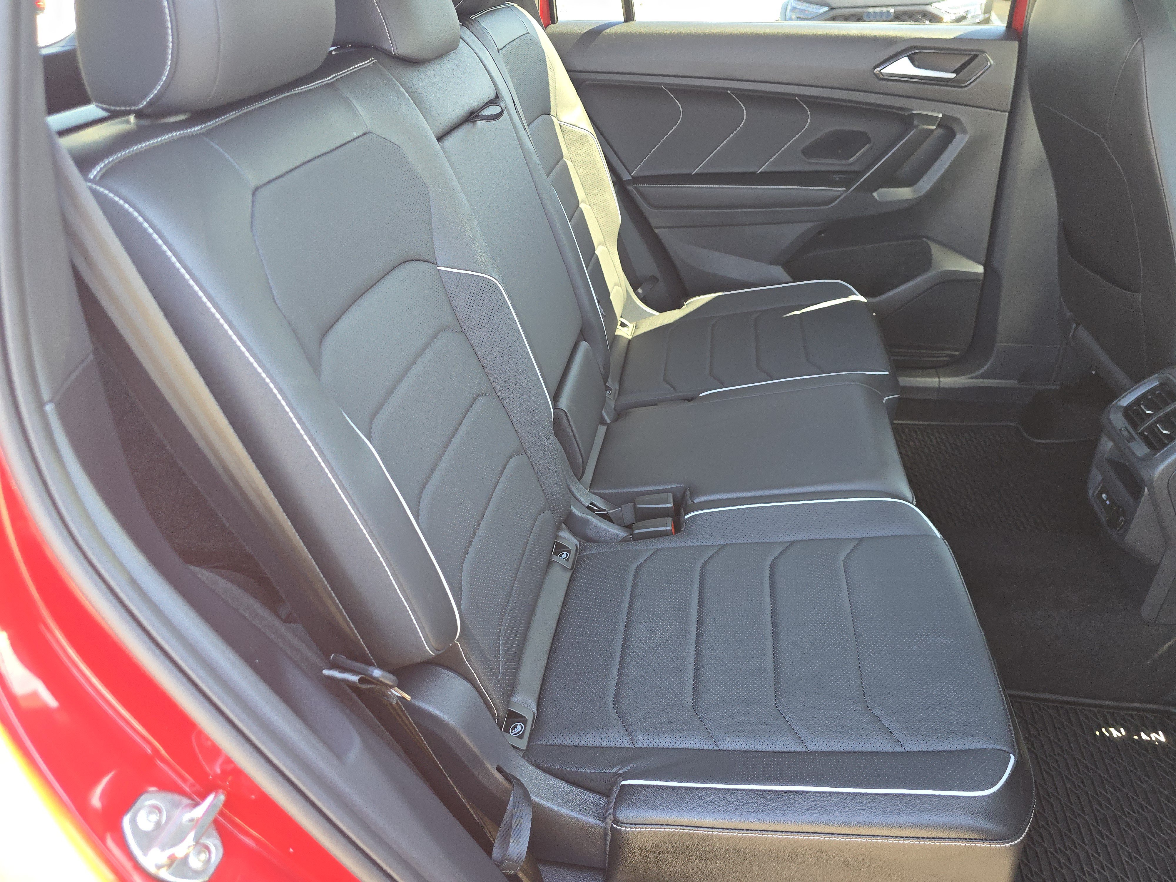 Certified 2024 Volkswagen Tiguan SEL R-Line AWD/4WD image 20