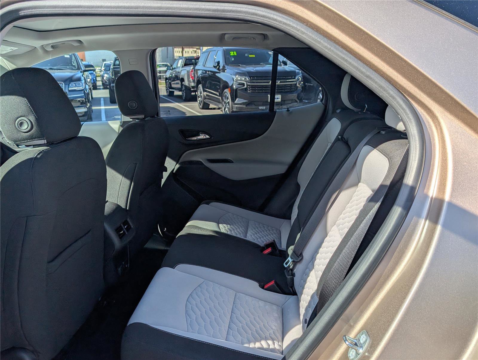 Used 2018 Chevrolet Equinox LT w/ Sun & Infotainment Package image 15